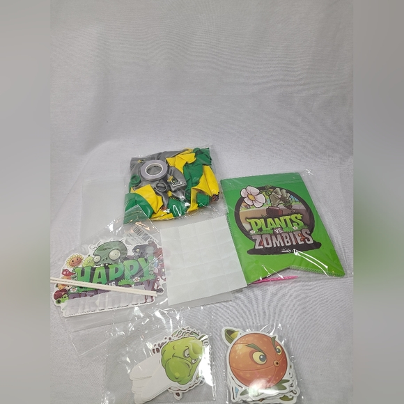 100 Pcs Plants Vs Zombies Birthday Party Supplies lot- New - Picture 4 of 5